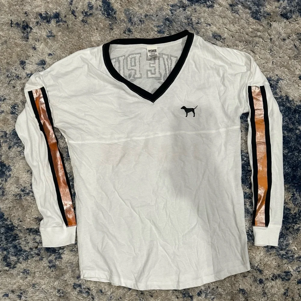 PINK Victoria's Secret White V-Neck Tee - Picture 11 of 11